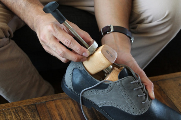 How to Stretch Shoes and Boots at Home Like a DIY Pro – FootFitter